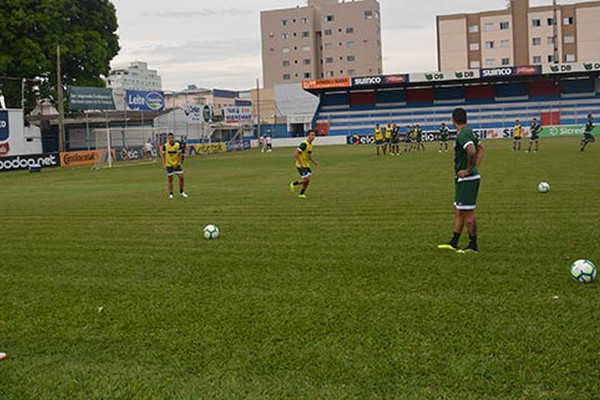 Equipe do Coritiba treina no Zama Maciel em preparação para jogo contra a URT pela Copa do Brasil