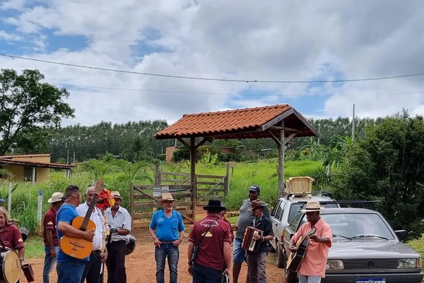 Religiosidade e fartura: Festas para Santos Reis movimentam a zona rural de Patos de Minas