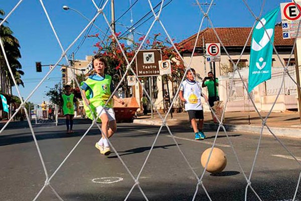 Torneio de Futebol de Rua atrai jovens, adultos e crianças e faz sucesso em Patos de Minas