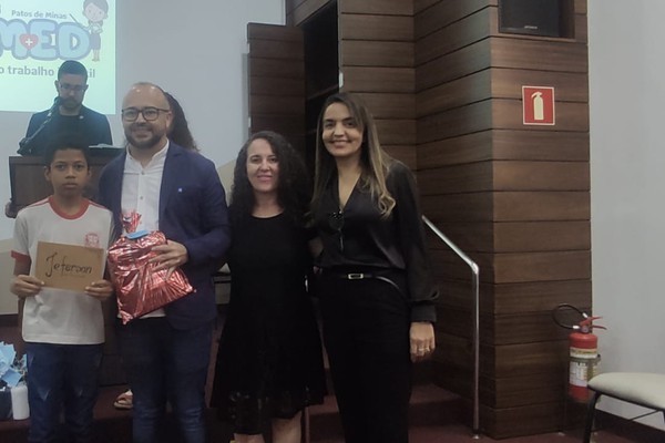 Alunos vencedores do Projeto MPT na Escola são premiados em Patos de Minas