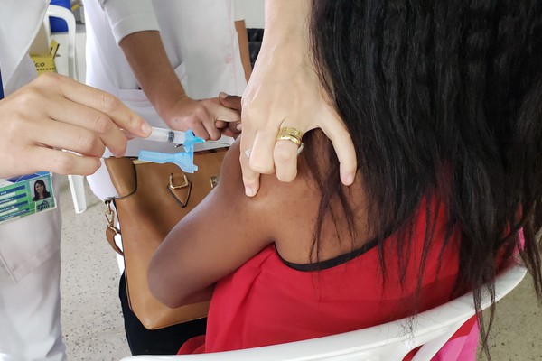 Pessoas acima de 31 anos com comorbidades são vacinadas nesta segunda (31); tire dúvidas sobre a imunização