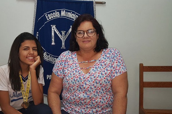 Escola de Patos de Minas faz homenagem e medalhista de Ouro na OBMEP dá dicas para estudantes