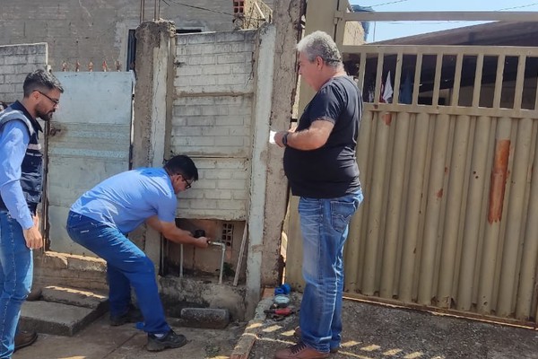 Arsae e Procon Municipal percorrem bairros fiscalizando trabalho da Copasa em Patos de Minas