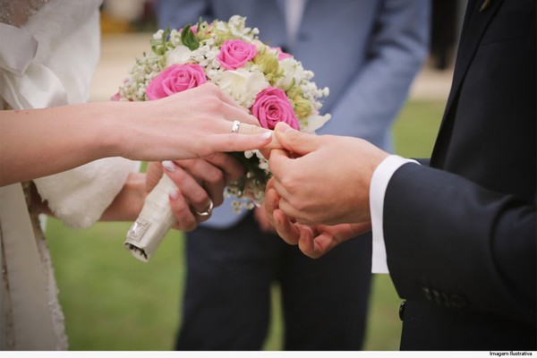 Empresa é condenada a indenizar noivos em mais de R$ 11 mil por falha em lista de presentes