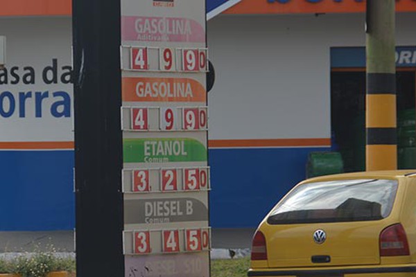 Petrobrás anuncia nova redução para a gasolina, mas preço ainda está longe do início de maio