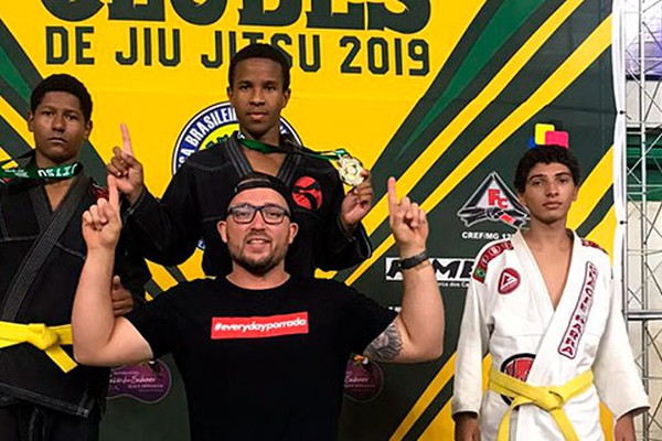 Adolescentes da Associação Vem Ser se destacam em Campeonato de Jiu-Jitsu em Uberlândia