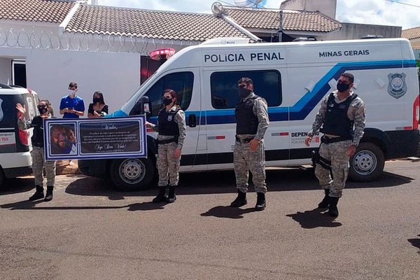 Policiais Penais se unem para prestar homenagem a colega que venceu a Covid-19