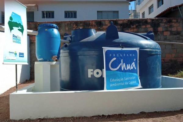 Copasa inaugura estruturas para armazenamento de água da chuva em escolas de Patos de Minas e Guimarânia