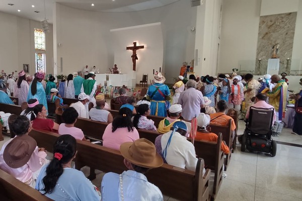 Encerramento de festejos em Louvor a Nossa Senhora reúne quase 30 ternos de Congado e Moçambique
