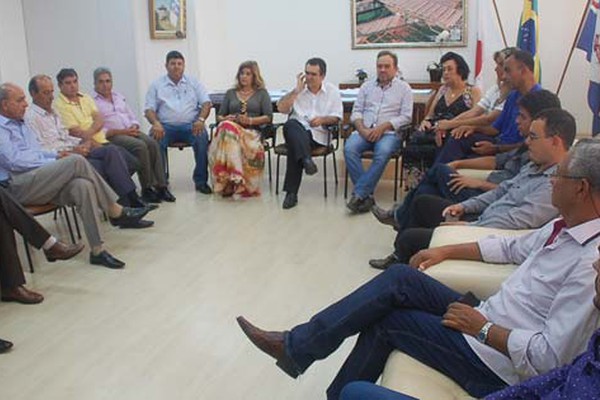 José Eustáquio, vereadores e Pedro Lucas se reúnem para conhecer a situação do município
