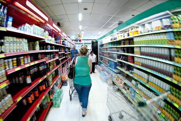 Visando alimentação saudável, governo quer mudar itens da cesta básica