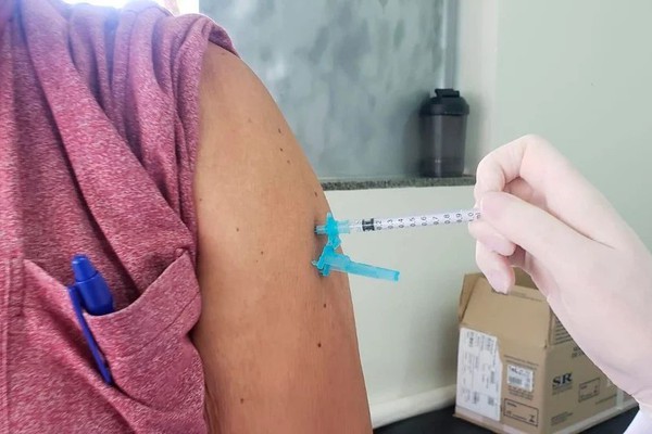 Superintendência distribui quase 30 mil doses de vacina para 21 municípios da região
