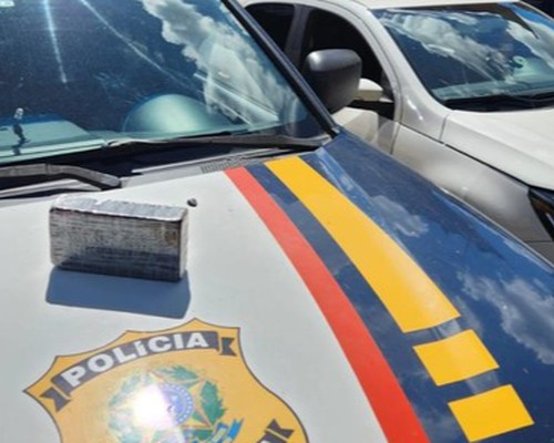 PRF prende dupla na BR 365 com barra de cloridrato de cocaína, avaliada em mais de R$100 mil