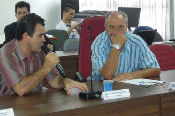  Pedro Lucas esclarece furto de computadores em reunião com vereadores