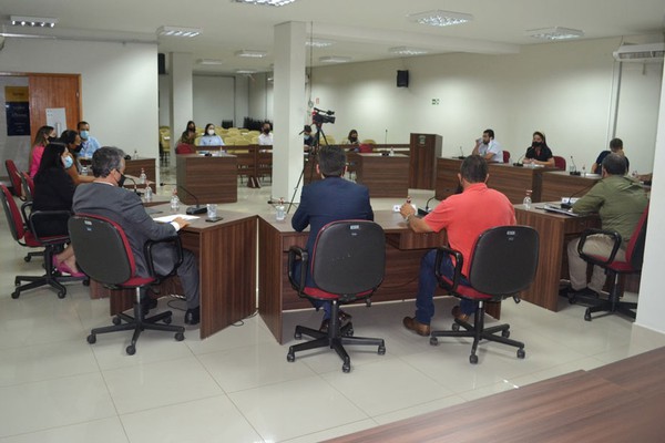 Vereadores questionam representantes da Copasa em reunião na Câmara de Patos de Minas
