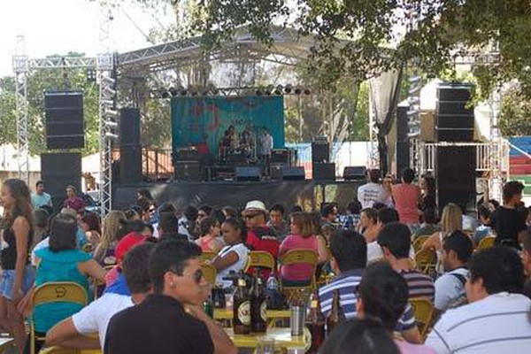 Público se diverte com shows e atividades do Festival Marreco no Mocambo