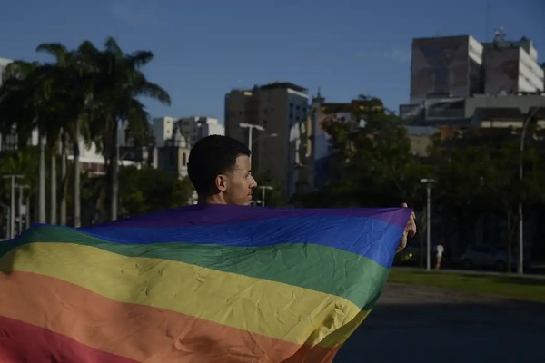 Casamentos homoafetivos no Brasil aumentam 149% em nove anos