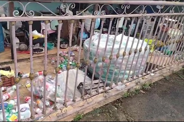 Morador denuncia vizinho que acumulou recicláveis de maneira irregular