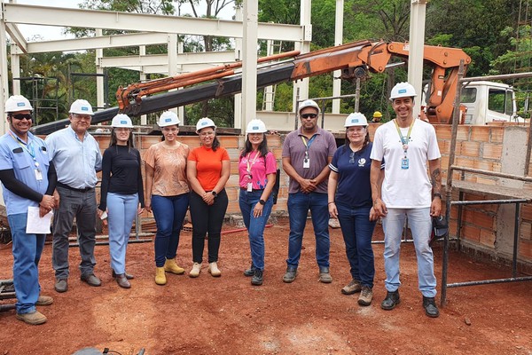 Representantes do Colmeia, Copasa e Prefeitura visitam canteiro de obras do Ceam Patos de Minas