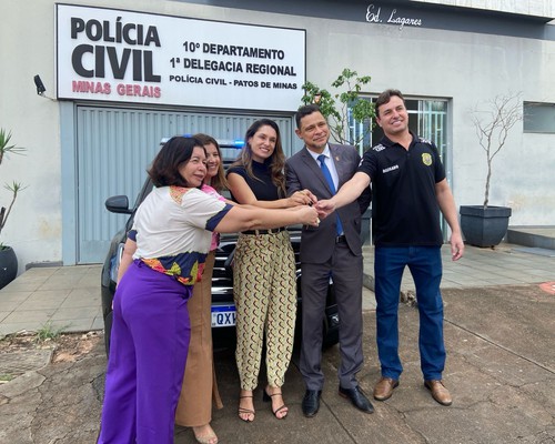 Deputada Estadual Lud Falcão entrega viatura para Delegacia da Mulher de Patos de Minas