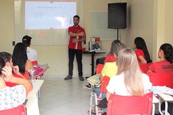 Em comemoração ao dia da Saúde, Escola de Idiomas CNA promove aula especial com palestras