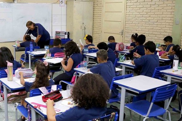 Governo de Minas publica edital com mais de 19 mil vagas para a rede estadual de ensino