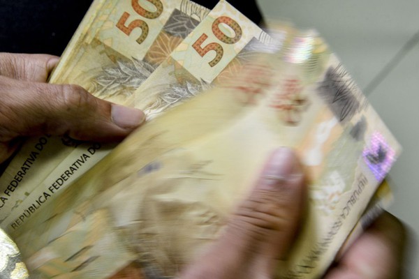 Câmara aprova MP que define salário mínimo em R$ 1.212, sem aumento real em 2023