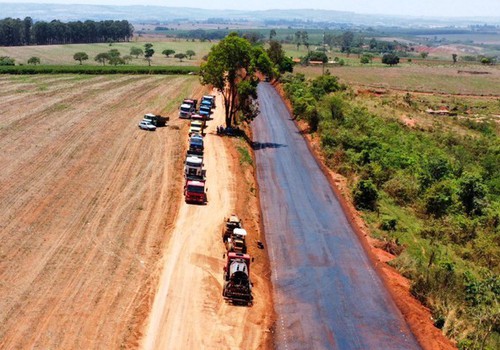 Moradores voltam a cobrar retomada das obras de pavimentação da estrada de Alagoas