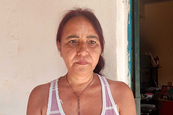 Estou cansada de promessas e de colecionar dentaduras; diz moradora indignada com clínica em Patos de Minas