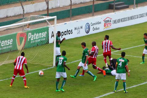 Mamoré perde para o Vila Nova em casa por 2 a 1 e se complica no Campeonato Mineiro