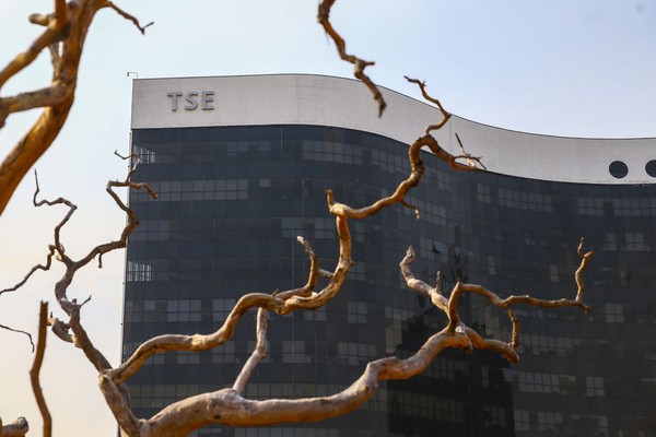 TSE inicia julgamento que pode levar à inelegibilidade de Bolsonaro