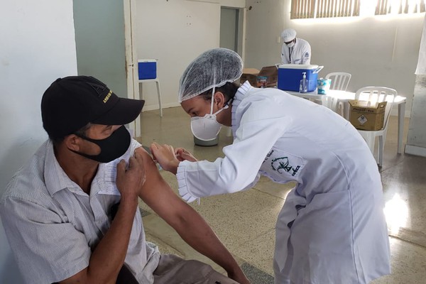Prefeitura anuncia Arraiá de Vacinação no sábado para imunizar pessoas de 45 a 49 anos