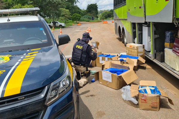 Passageiro de ônibus é preso em Patos de Minas com 306 quilos de maconha, haxixe e cocaína
