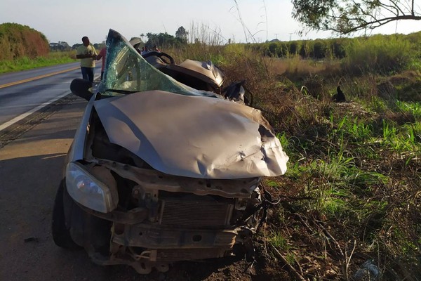 Motorista morre após grave acidente envolvendo carro e caminhão na BR-365 em Patos de Minas