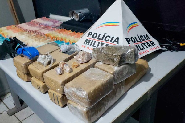 Polícia Militar apreende revólver, dinheiro e muita droga no Jardim Esperança em Patos de Minas