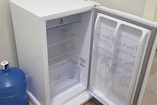 Câmara de Patos de Minas compra frigobares para gabinetes de vereadores e cria novo cargo