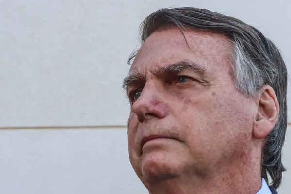 Ex-presidente Jair Bolsonaro é alvo de Operação da PF e tem 24h para entregar passaporte