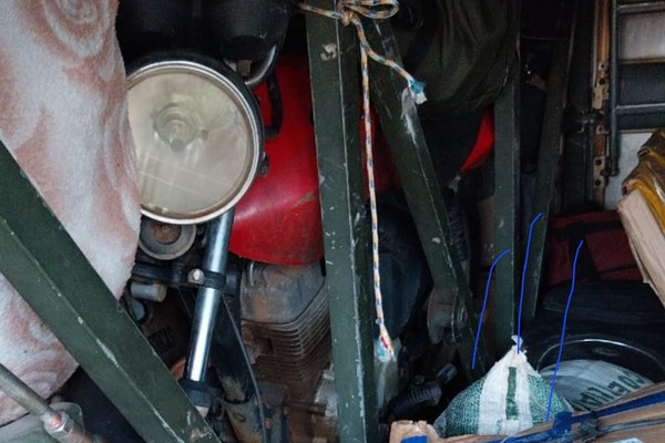 Polícia Militar Rodoviária apreende motocicleta adulterada e sem placa em bagageiro de ônibus