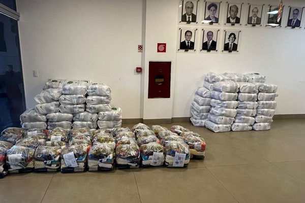 Com o apoio da Polícia Civil, Campanha da Rede Patos arrecada dezenas de cestas básicas