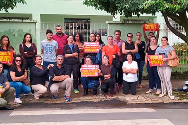 Greve dos professores estaduais chega a dezenas de escolas em Patos de Minas e região