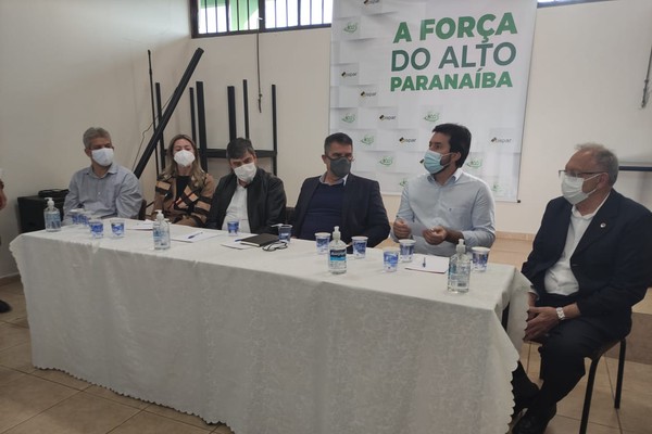 Vice-governador Paulo Brant visita prefeitos da Amapar em Patos de Minas