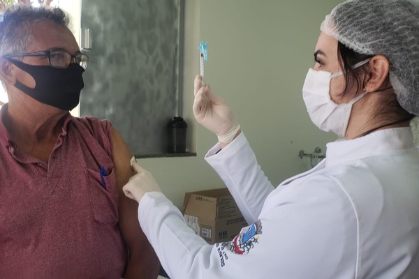 Vacinação chegará para pessoas de até 40 anos na próxima semana em Patos de Minas; veja