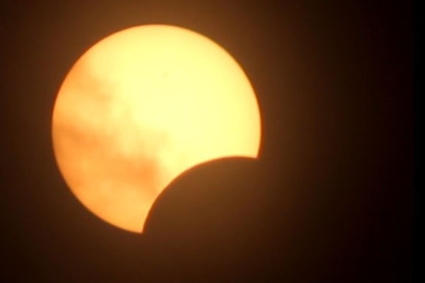 Imagens mostram eclipse solar anular em Patos de Minas, mas nuvens impedem visibilidade
