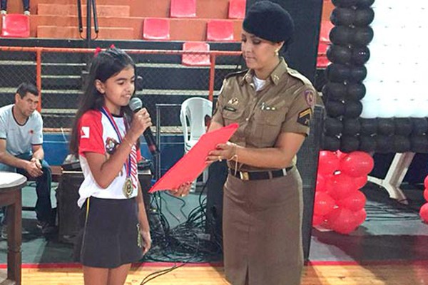 Polícia Militar forma mais de 1600 crianças que receberam lições do Proerd em Patos de Minas