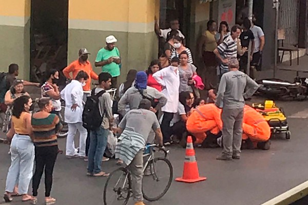 Colisão de motos após avanço de sinal no Centro de Patos de Minas faz 3 vítimas