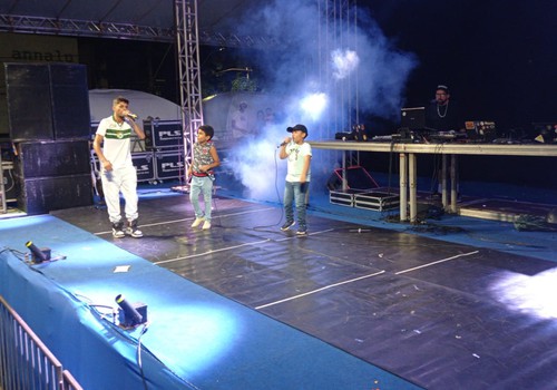 Crianças sobem ao palco principal e mostram talento no hip-hop; veja ao vivo