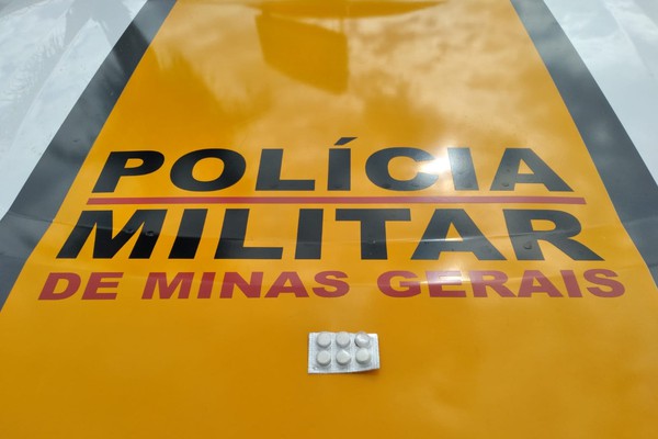Caminhoneiro é flagrado com cartela de rebites na LMG 764, em Tiros