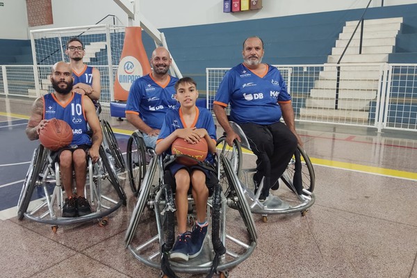 Atletas do basquete sobre rodas embarcam rumo ao Campeonato Brasileiro em São Paulo