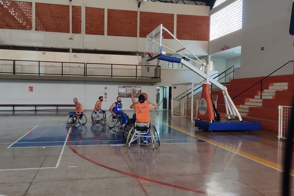 Com atleta convocado para a seleção, Basquete em cadeira de rodas do Unipam retoma treinos