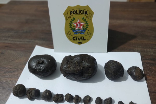 PC encontra meio quilo de haxixe em sacola de parapente em Araxá; uma pessoa foi presa